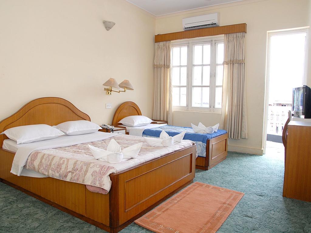 Hotel Blue Heaven Покхара Экстерьер фото